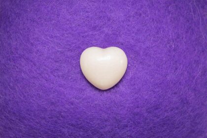 Schafwolle, violett 250 g