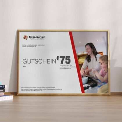 Filzpackerl-Geschenkgutschein als PDF – Mutter und Kind beim gemeinsamen Nassfilzen